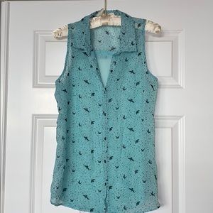 Mudd women’s button-up sleeveless, sheer top